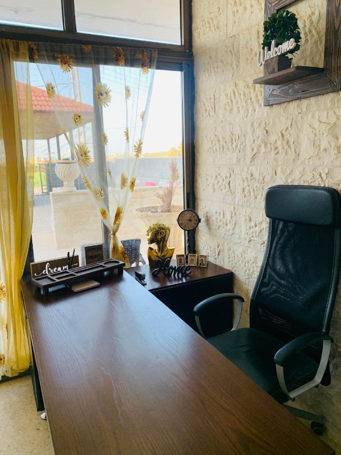 Laura'S Modern Villa Madaba Eksteriør bilde