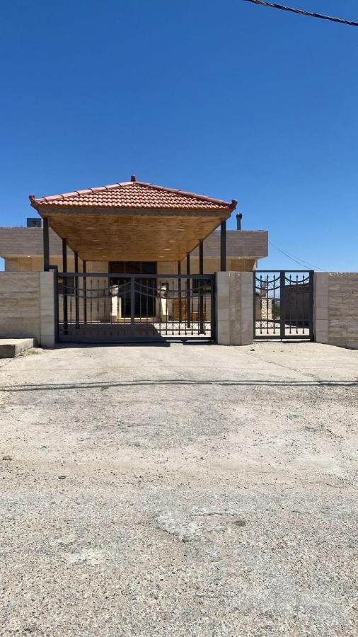 Laura'S Modern Villa Madaba Eksteriør bilde
